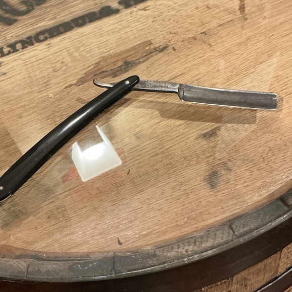 Case Straight Razor with Black Handle - Picture 6 of 11